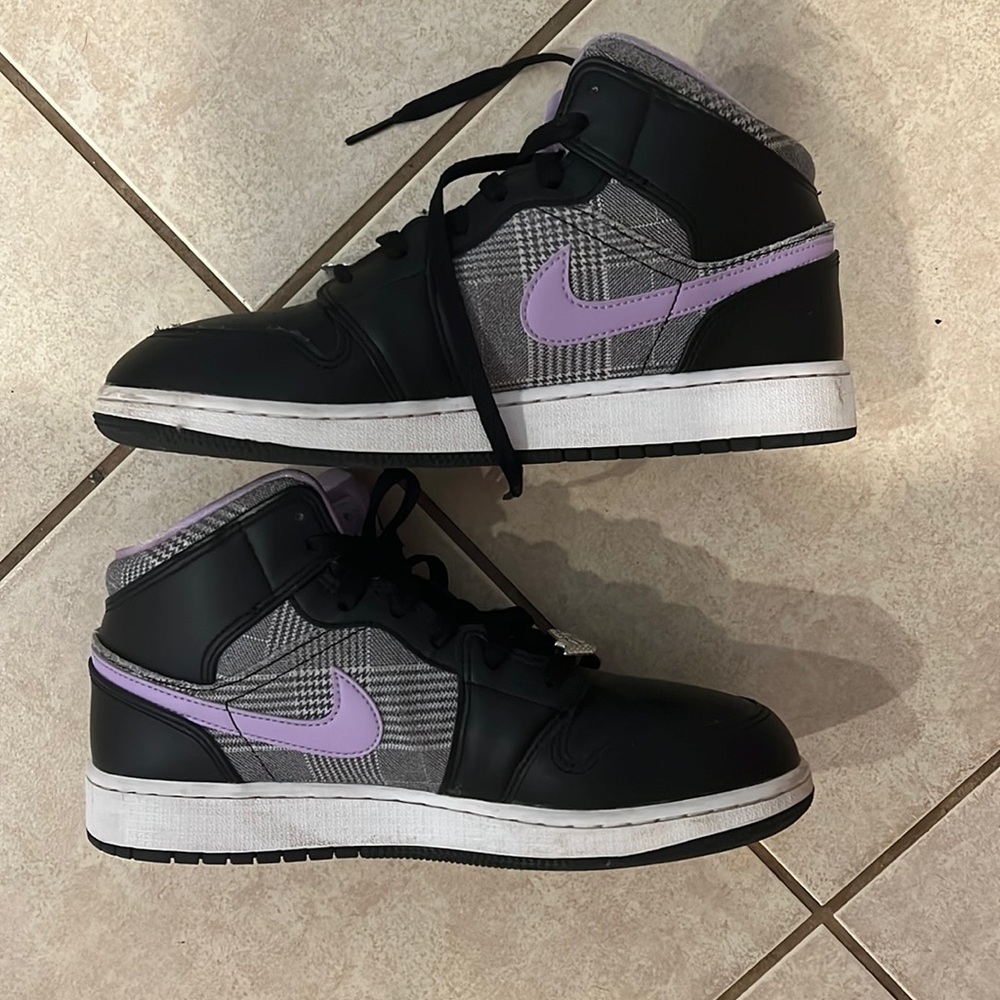 Kids size 7y air Jordan’s.  Excellent condition!